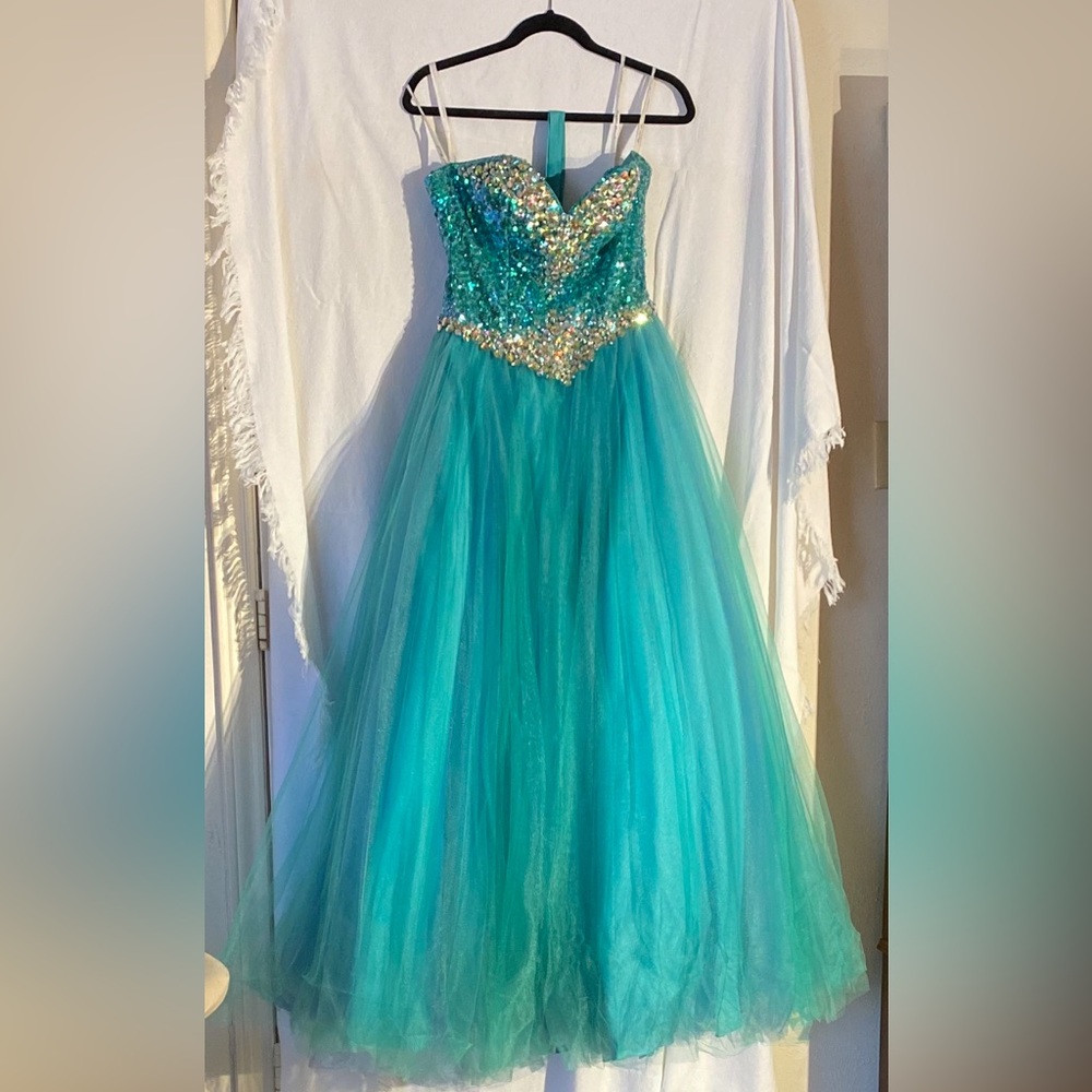 Prom Dress - Picture 3 of 5